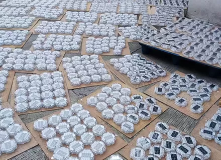 advantages of lik 143 soalr road studs