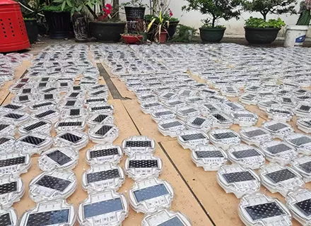 advantages of lik 143 soalr road studs