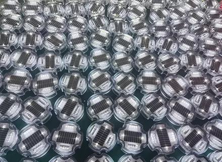 advantages of lik123 soalr road studs