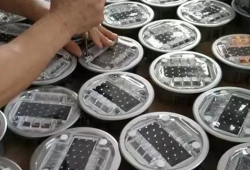 Lik136 Soalr Road Studs Factory